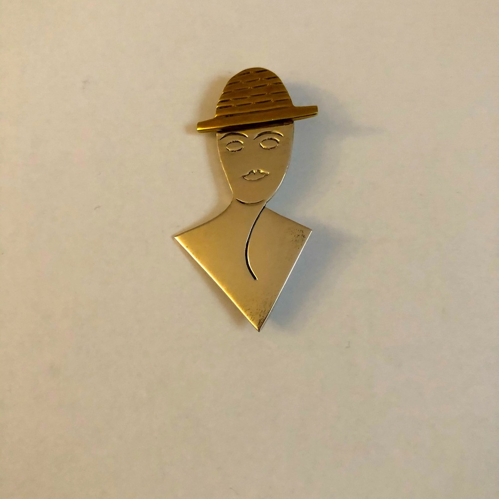 Lady in a hat Brooch